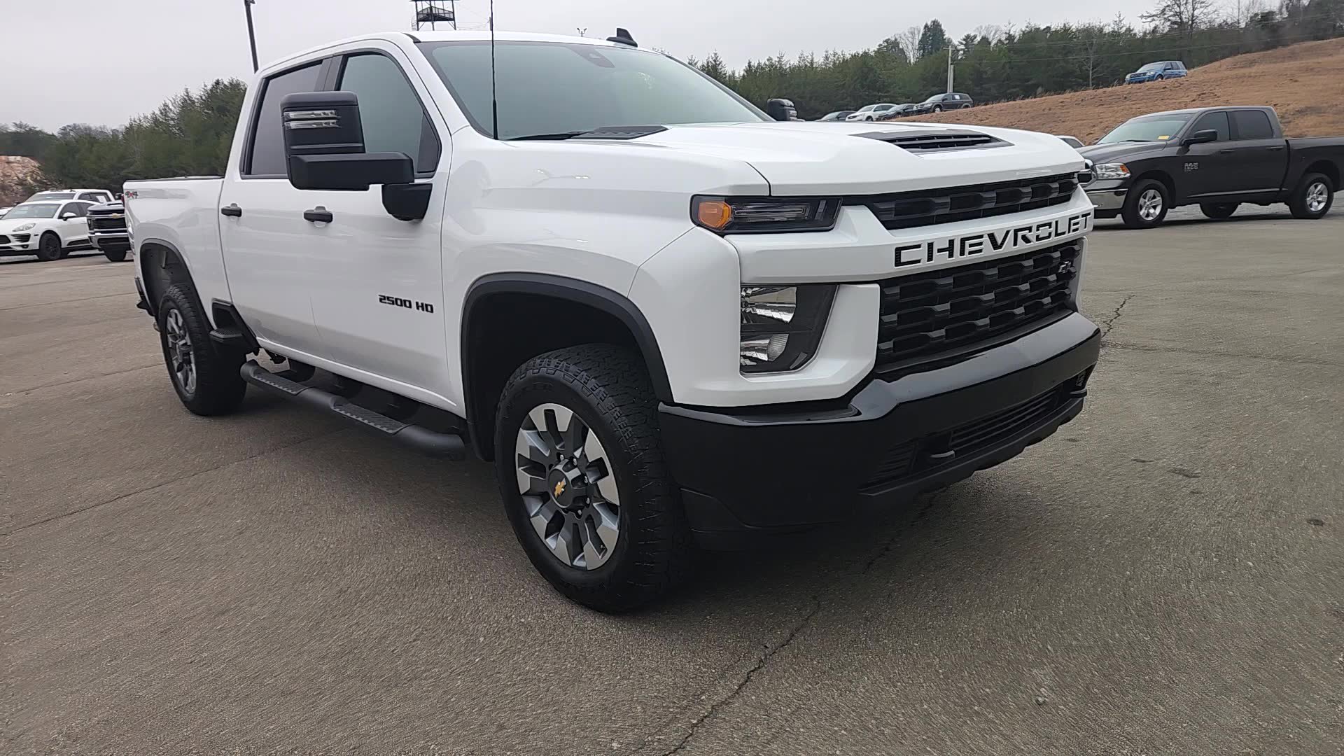 Used 2023 Chevrolet Silverado 2500 Custom w/ Custom Value Package image 4