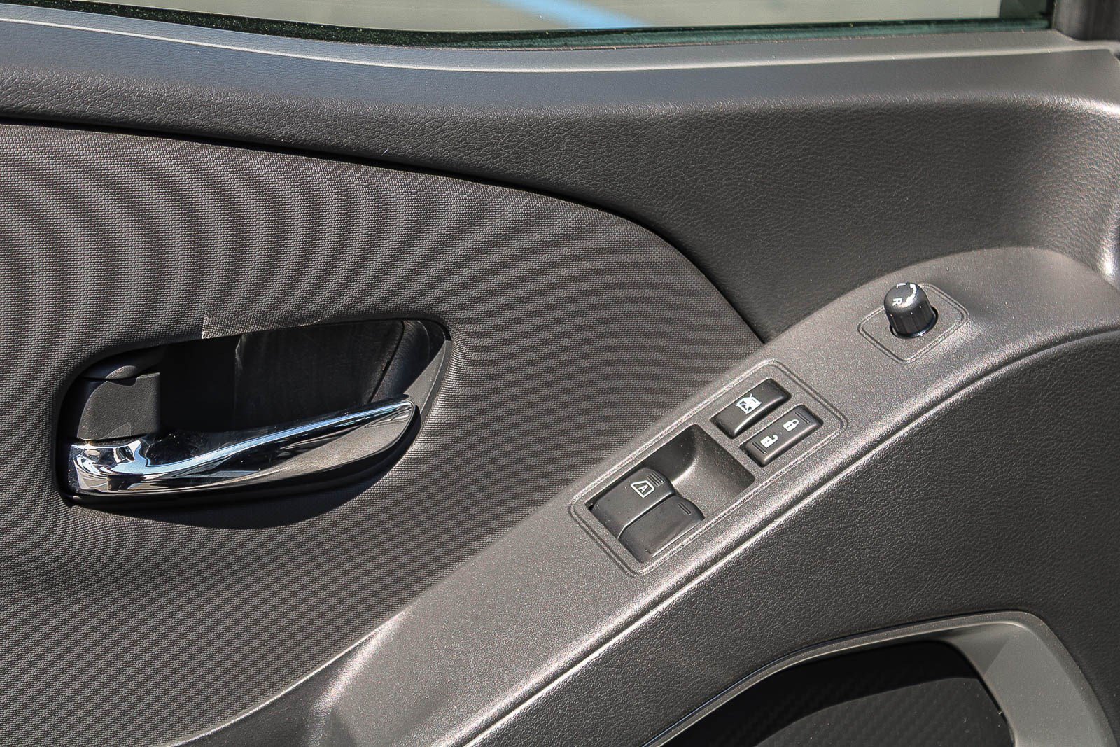 Used 2024 Nissan Frontier SV RWD image 23