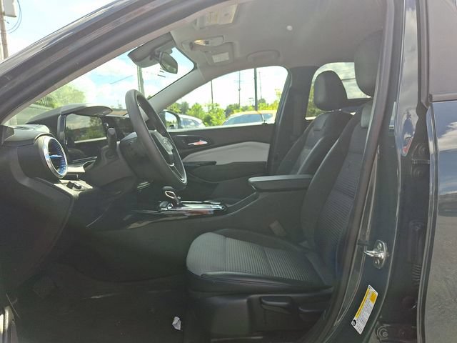 Used 2025 Chevrolet Trax LT FWD image 13