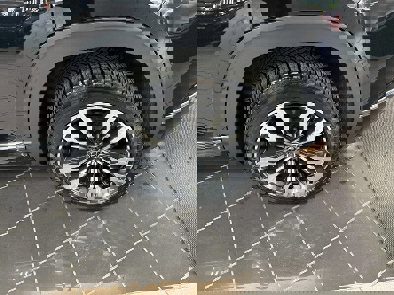 Used 2020 Volkswagen Atlas Cross Sport SEL R-Line AWD/4WD image 35