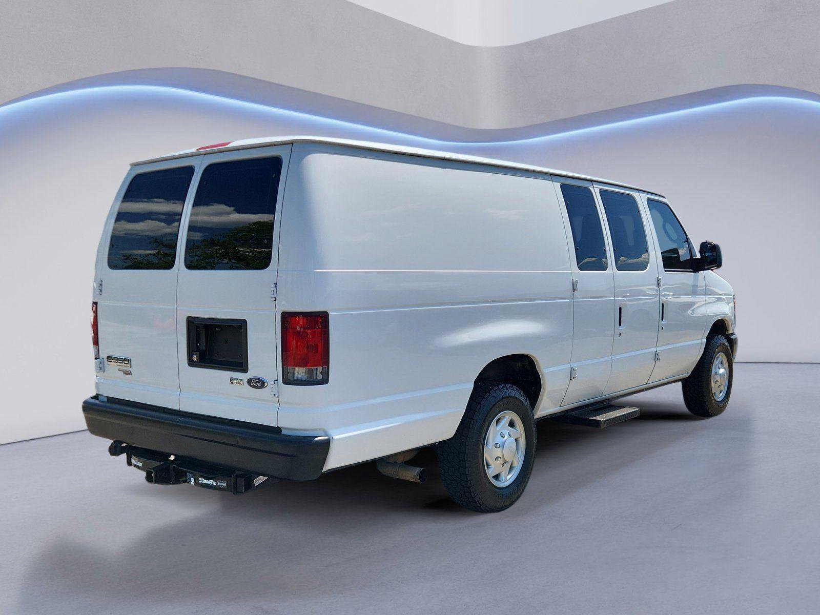 Used 2011 Ford E-350 and Econoline 350 Extended Super Duty w/ PWR Group RWD image 3