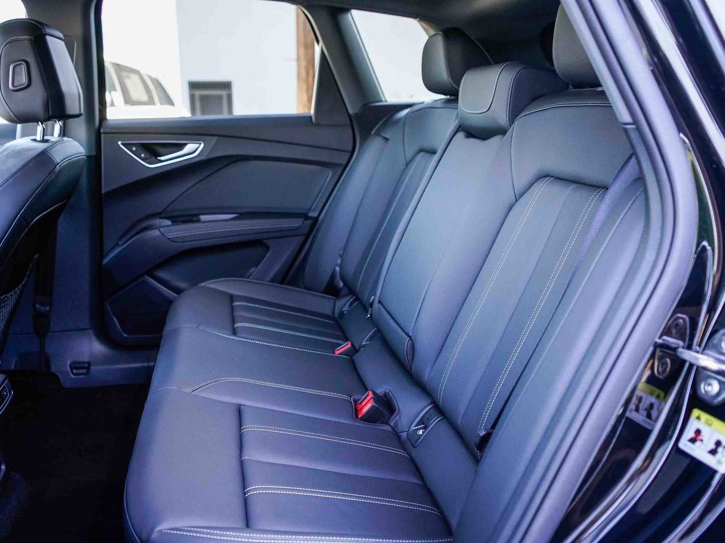 Used 2025 Audi Q4 e-tron Premium w/ Convenience Package image 18