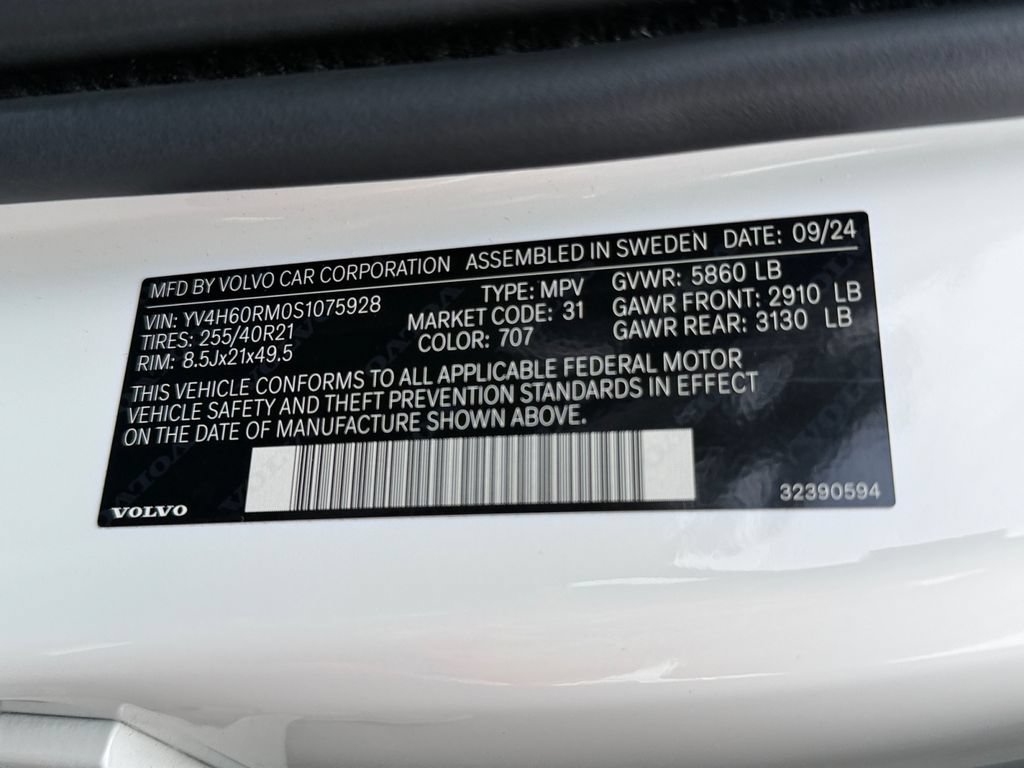 Certified 2025 Volvo XC60 T8 Ultra w/ Climate Package AWD/4WD image 29