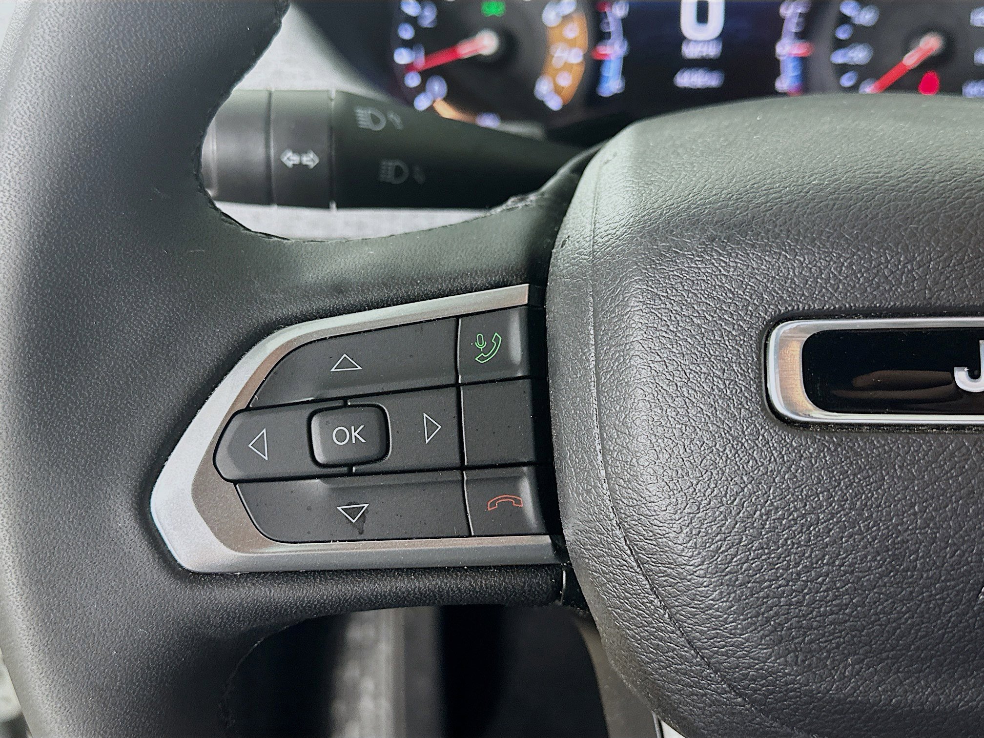 Certified 2025 Jeep Compass Latitude image 12