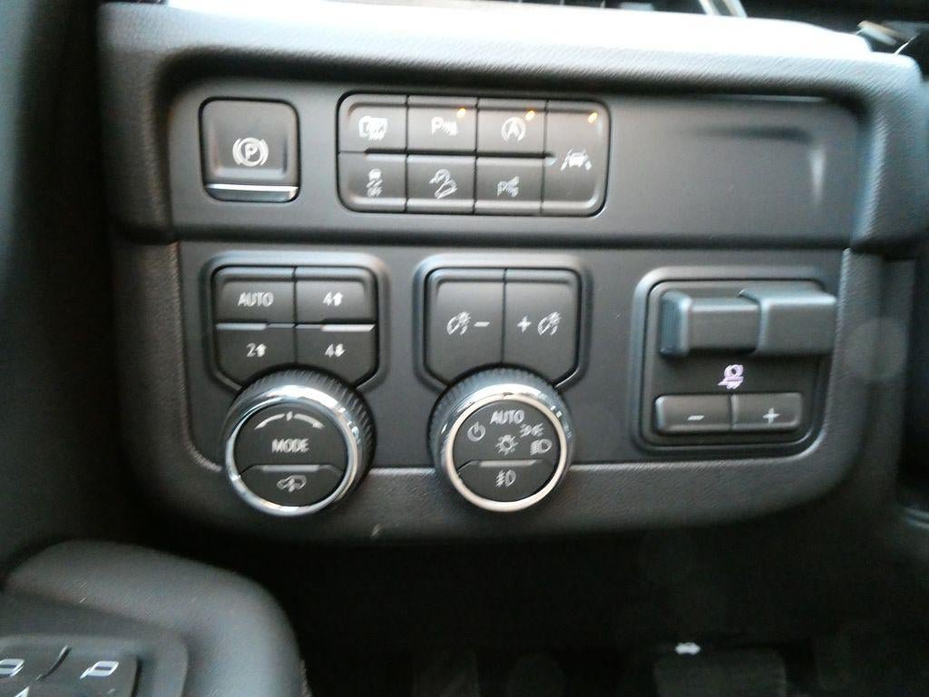 New 2026 Chevrolet Suburban High Country AWD/4WD image 27