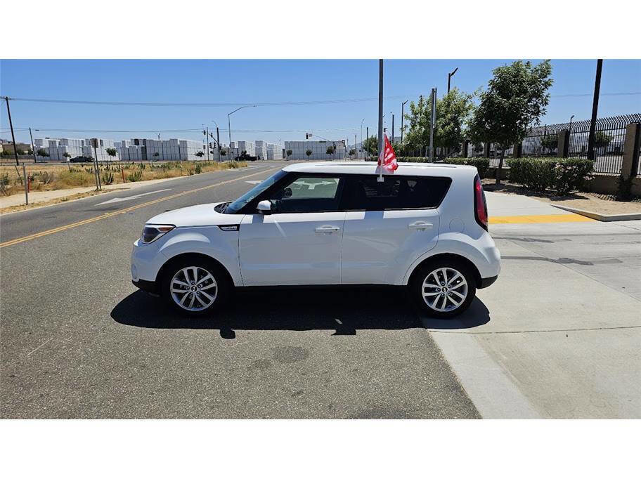 Used 2017 Kia Soul + image 8