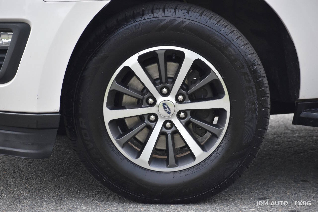 Used 2018 Ford Expedition Max XLT w/ Equipment Group 202A AWD/4WD image 39