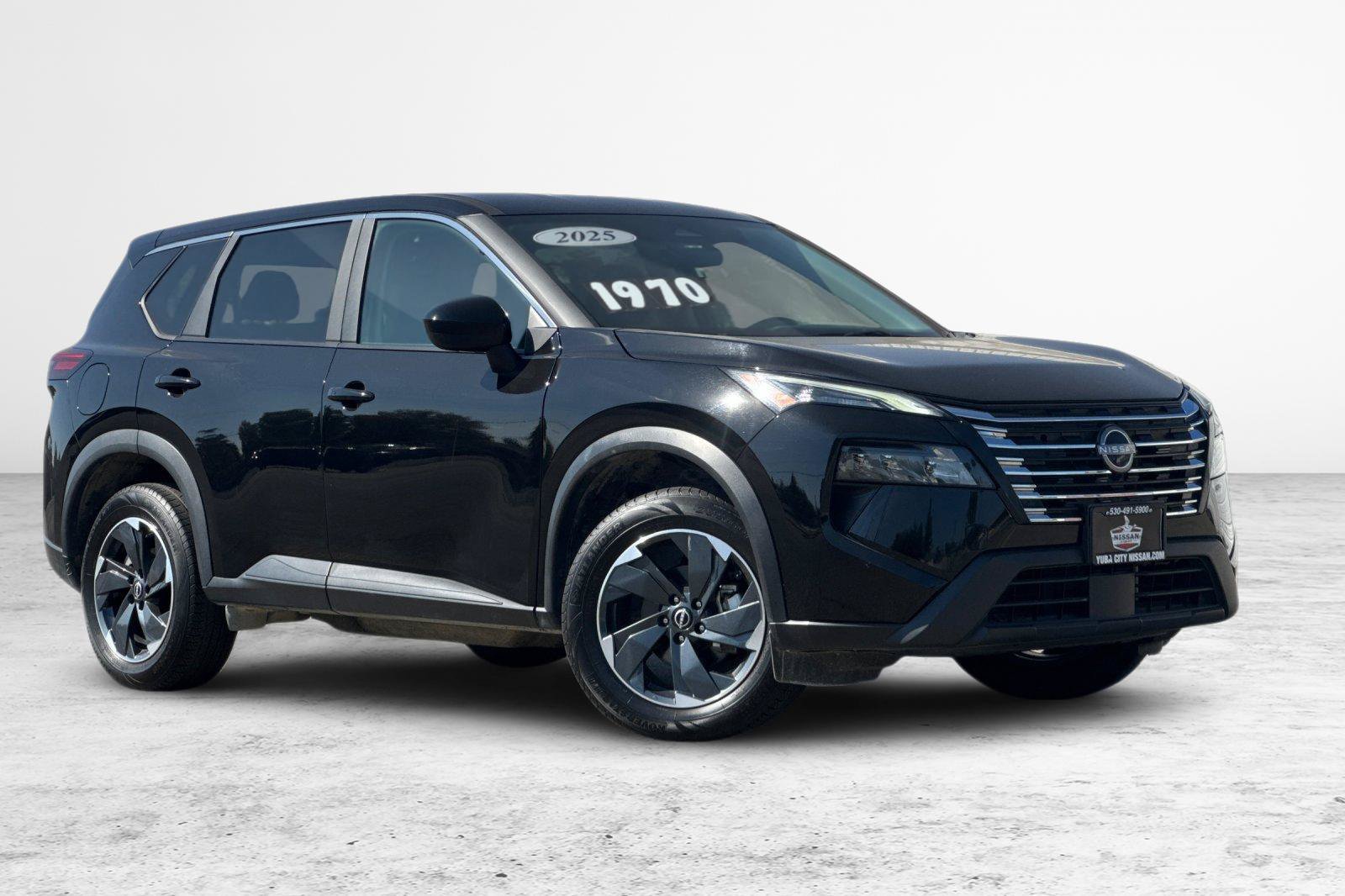 Certified 2025 Nissan Rogue SV AWD/4WD image 2