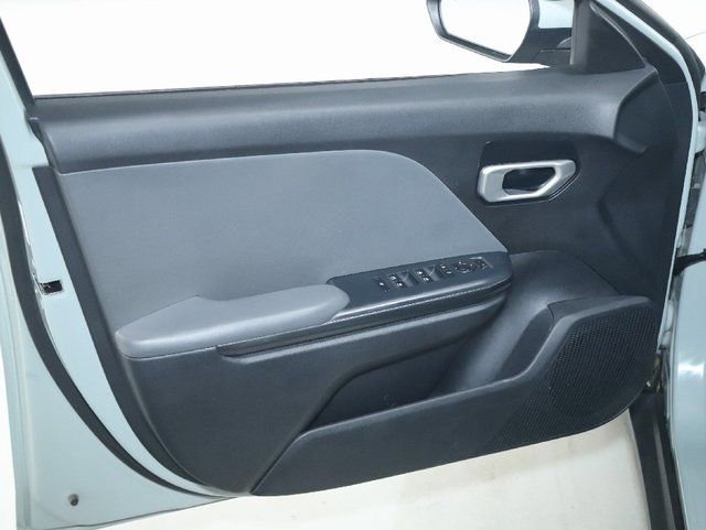 Used 2025 Kia K4 LXS image 15