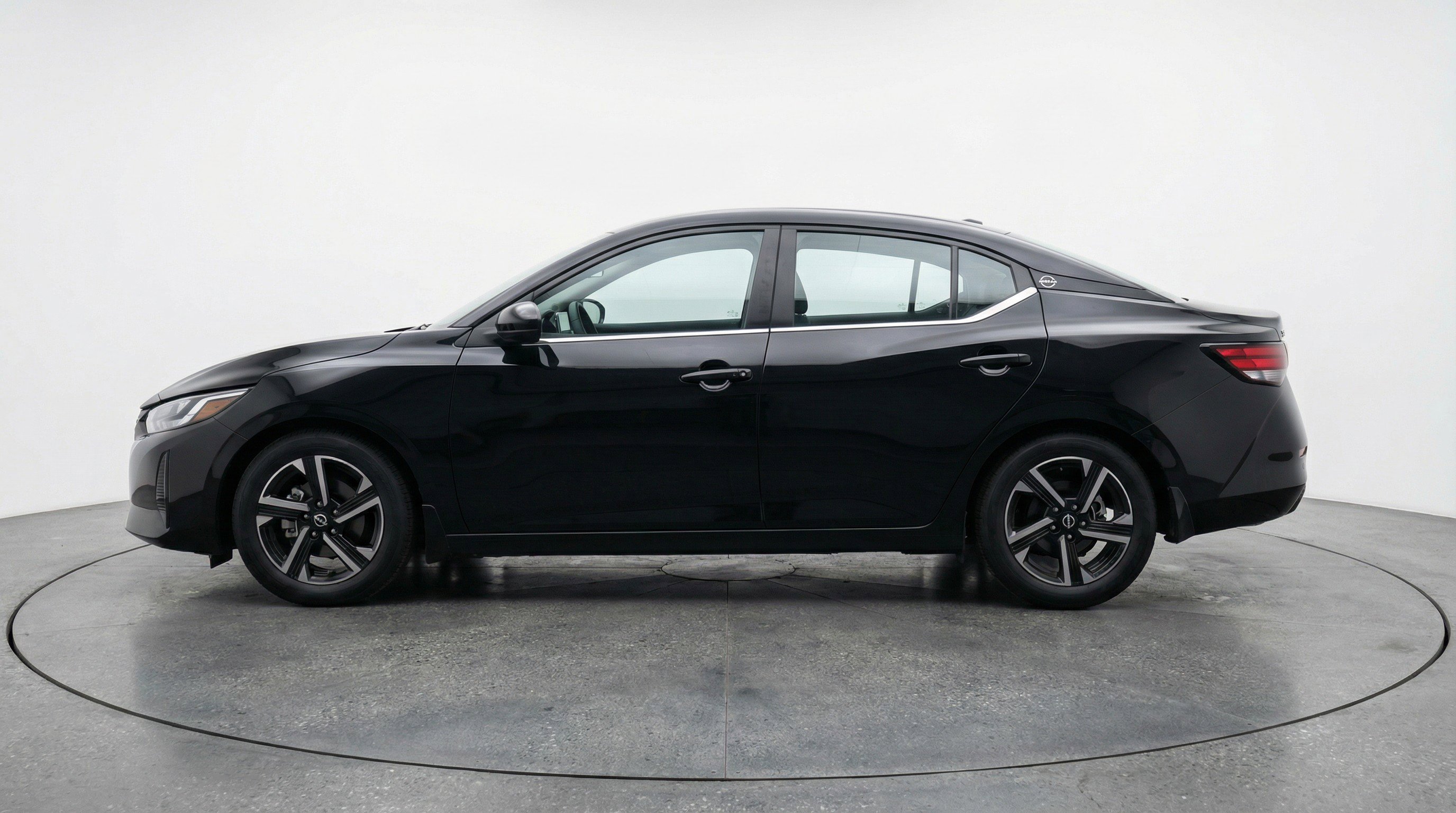 Used 2025 Nissan Sentra SV image 5
