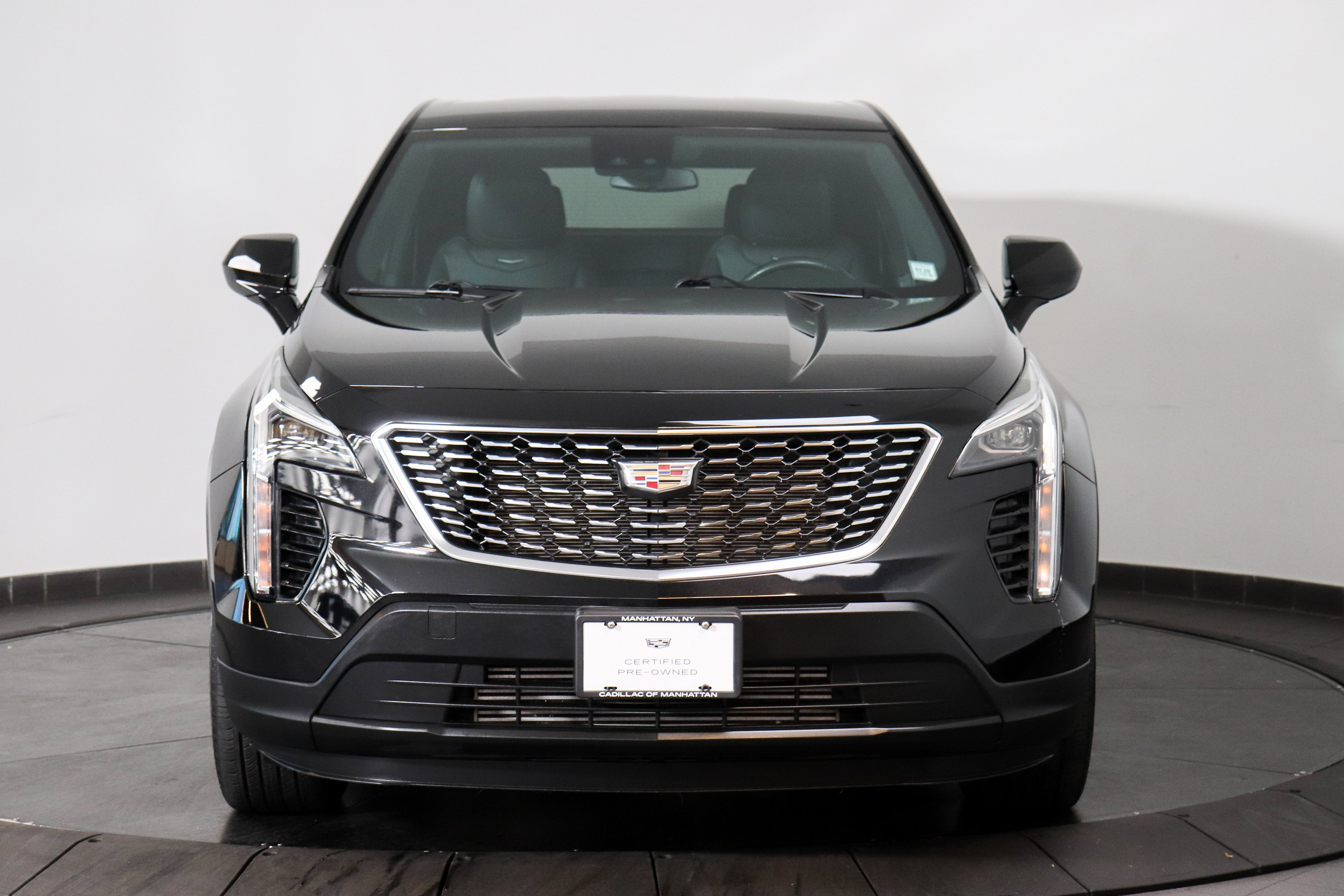 Used 2023 Cadillac XT4 Luxury w/ Cold Weather Package AWD/4WD image 8