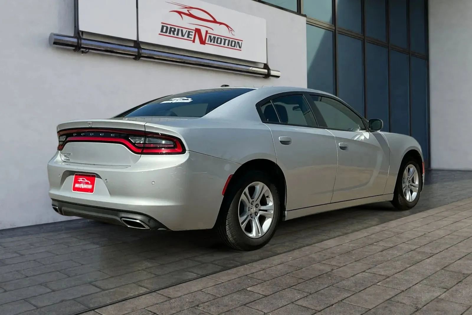Used 2021 Dodge Charger SXT w/ Leather Interior Group image 4