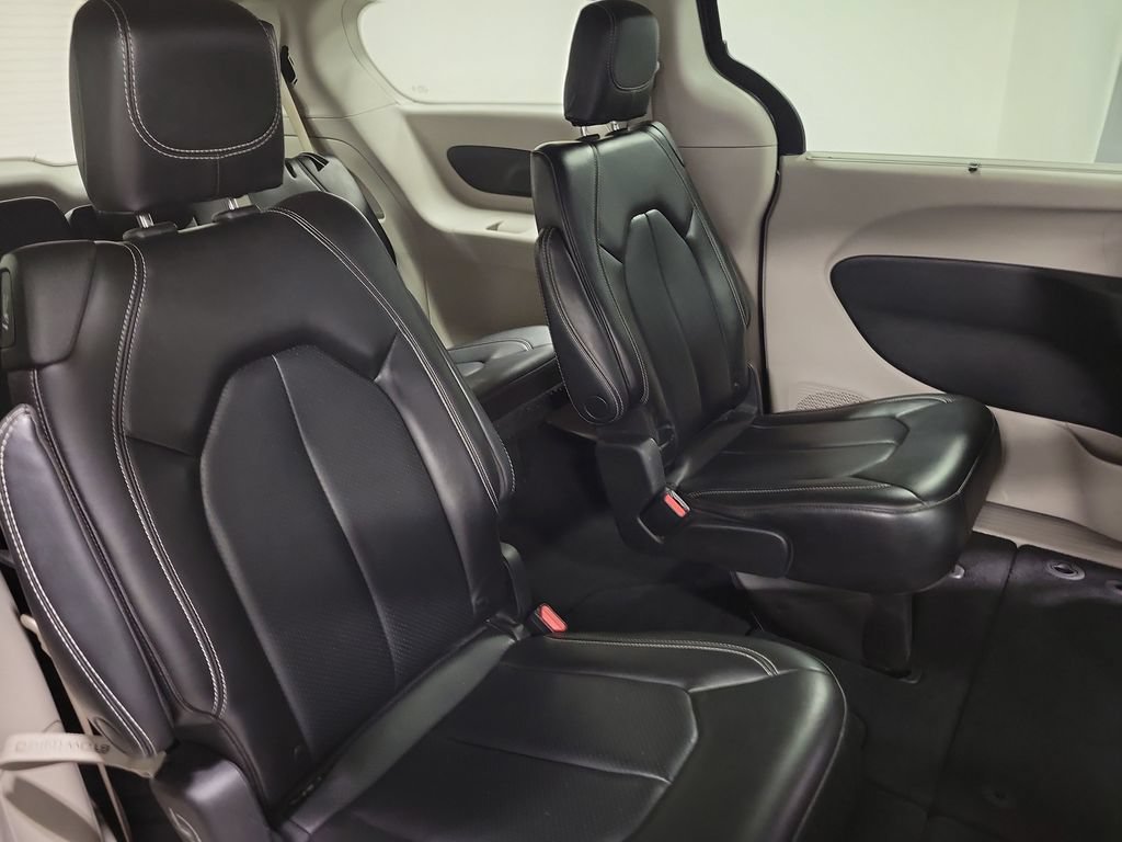 Used 2023 Chrysler Pacifica Touring-L FWD image 22