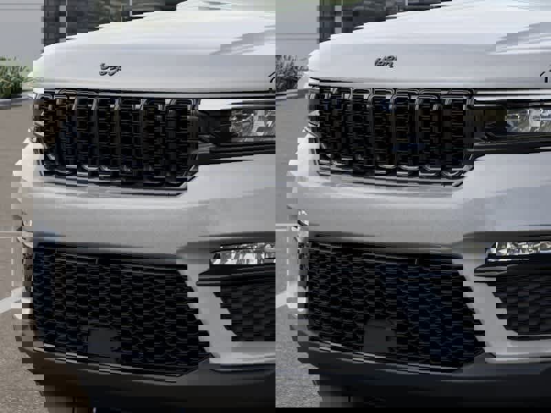 New 2025 Jeep Grand Cherokee Limited image 11
