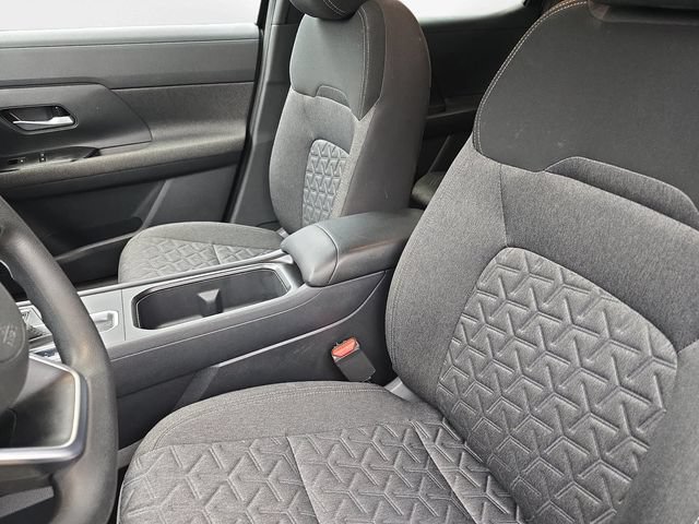 Used 2026 Nissan Kicks SV FWD image 15