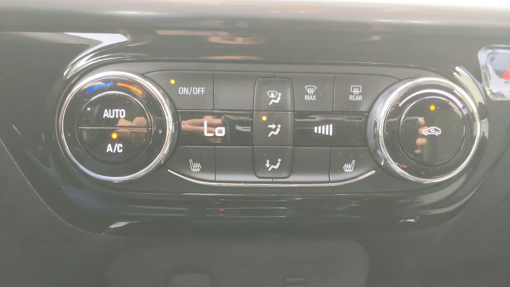 Used 2025 Chevrolet Trax LT w/ LT Convenience Package FWD image 25
