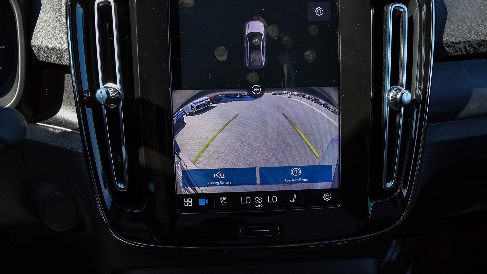 Used 2023 Volvo C40 P8 Recharge Ultimate image 26