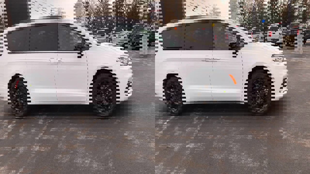 New 2026 Chrysler Pacifica Select image 9