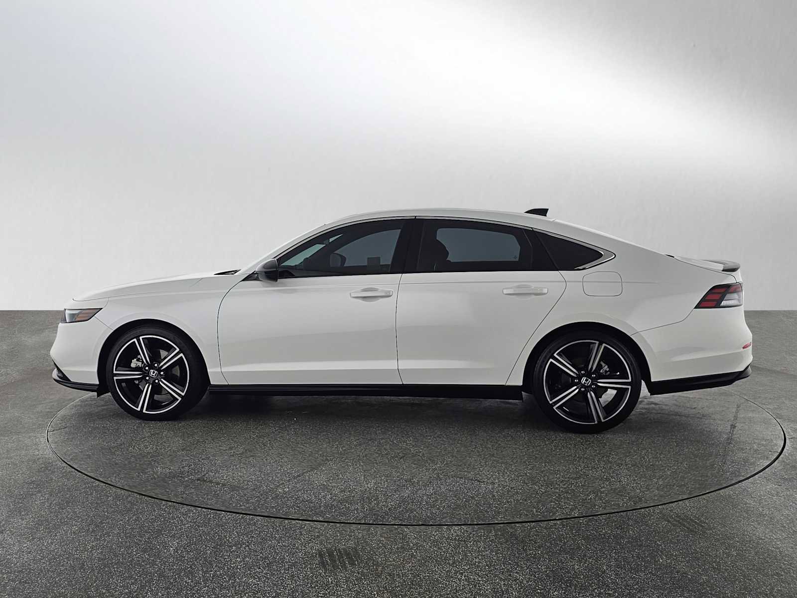 Used 2023 Honda Accord Sport image 6