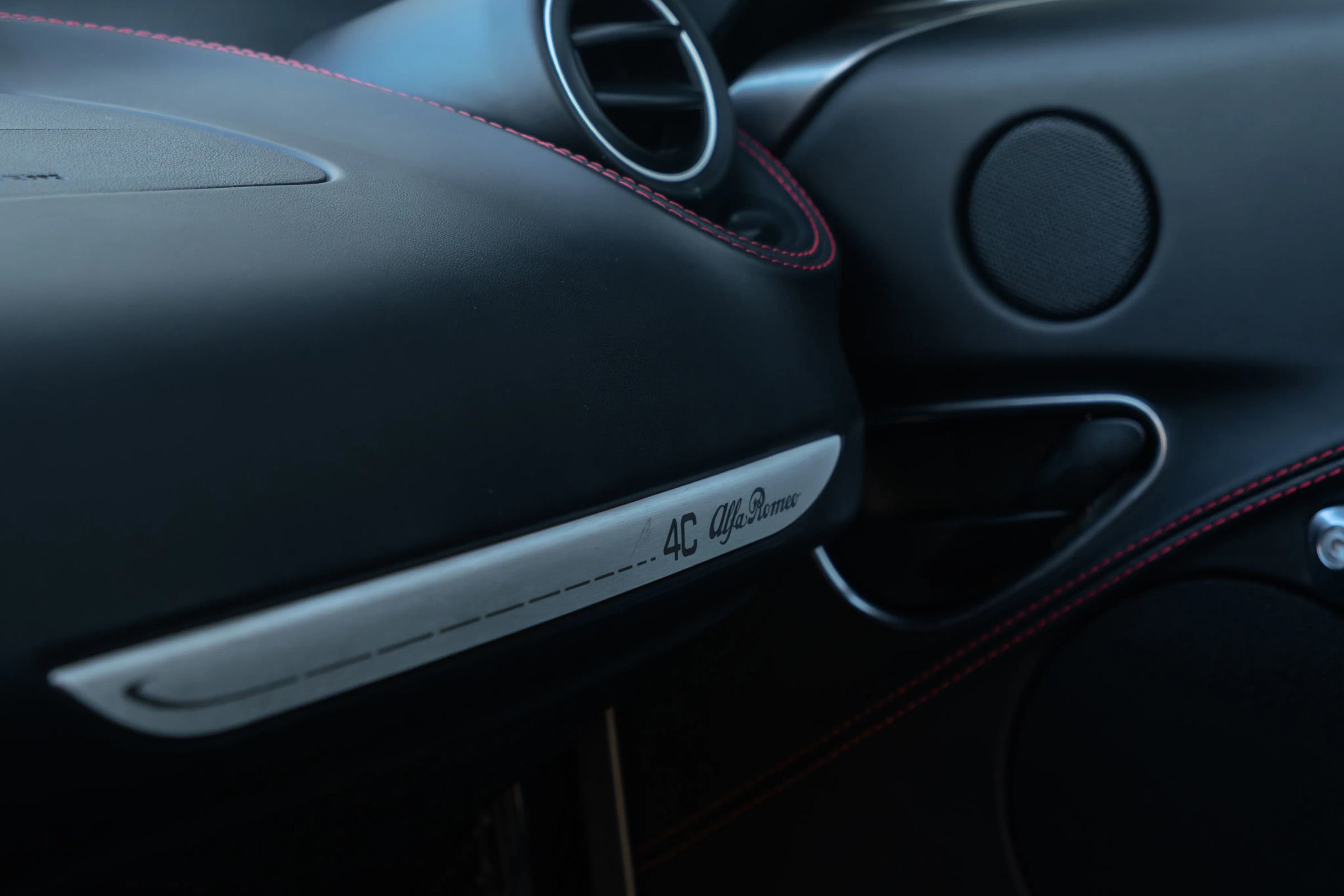 Used 2015 Alfa Romeo 4C Coupe w/ Leather Interior Group RWD image 20