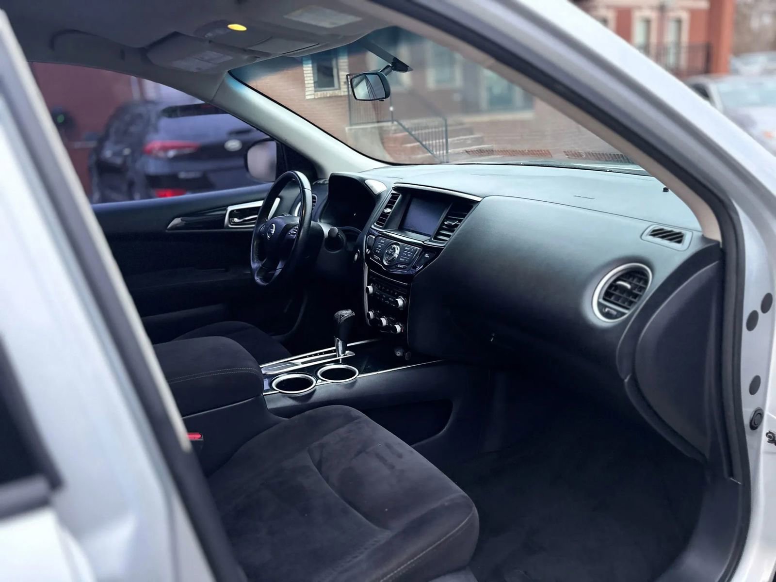 Used 2013 Nissan Pathfinder SV FWD image 15