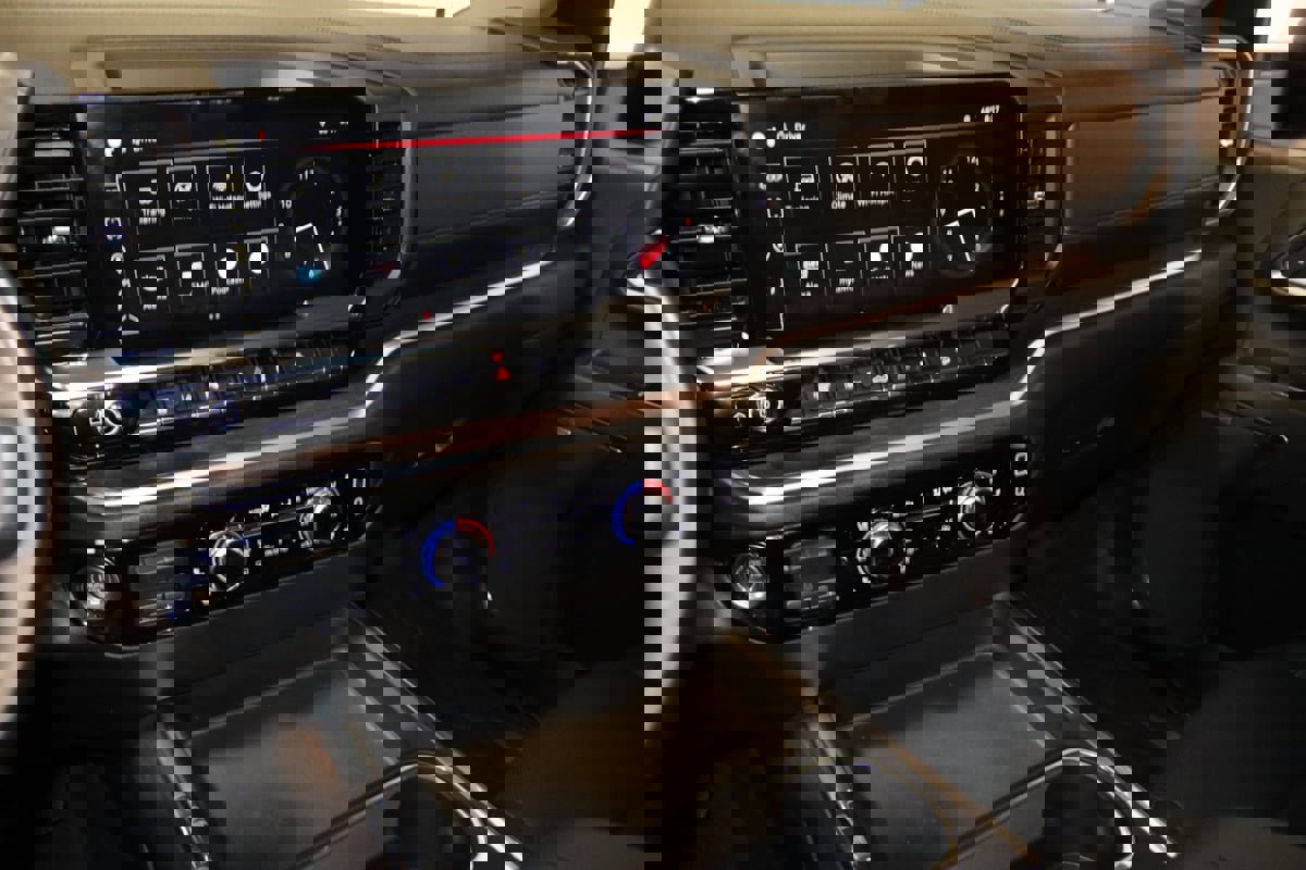 Used 2025 GMC Sierra 3500 SLT w/ SLT Premium Package image 62