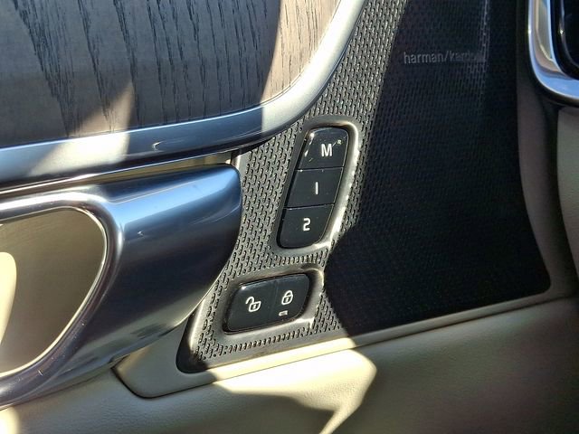 Used 2023 Volvo S90 B6 Plus image 24