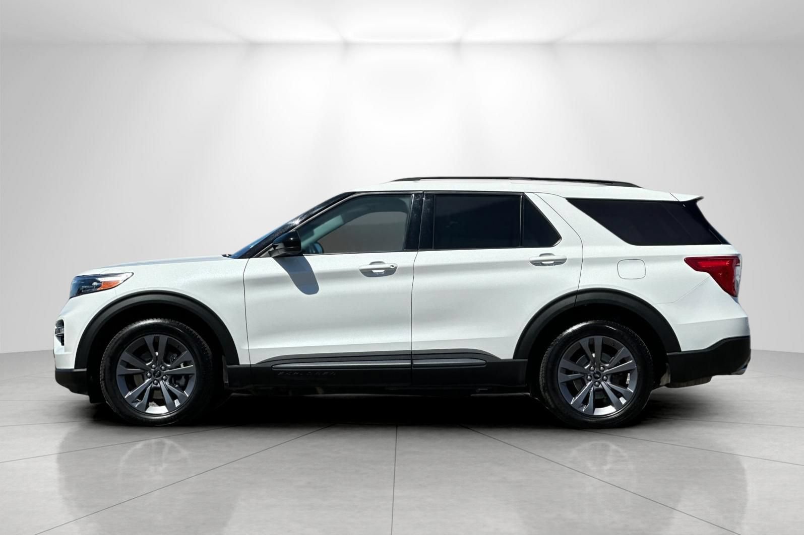 Used 2022 Ford Explorer XLT w/ Equipment Group 202A AWD/4WD image 6