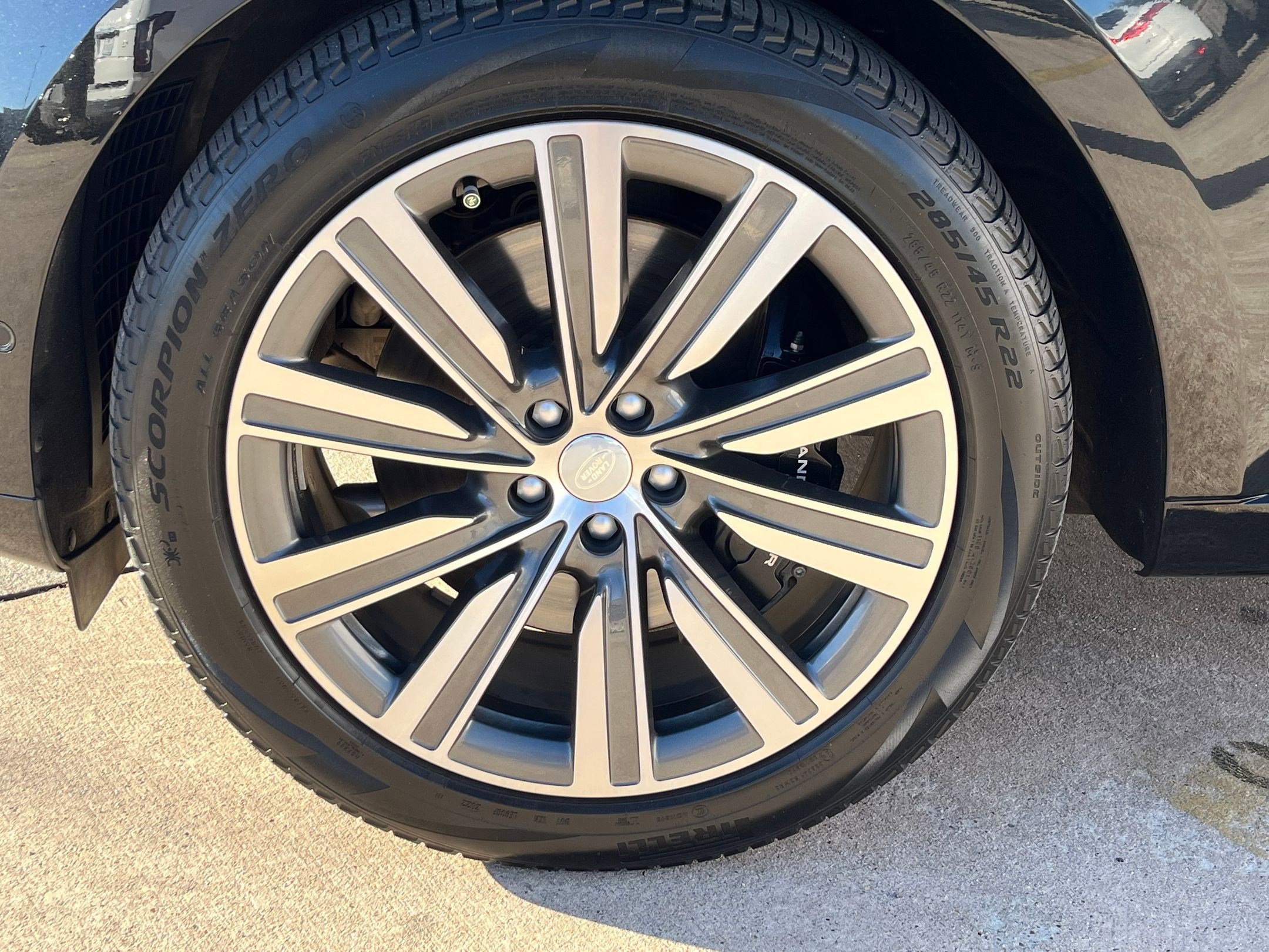 Used 2025 Land Rover Range Rover SE image 33