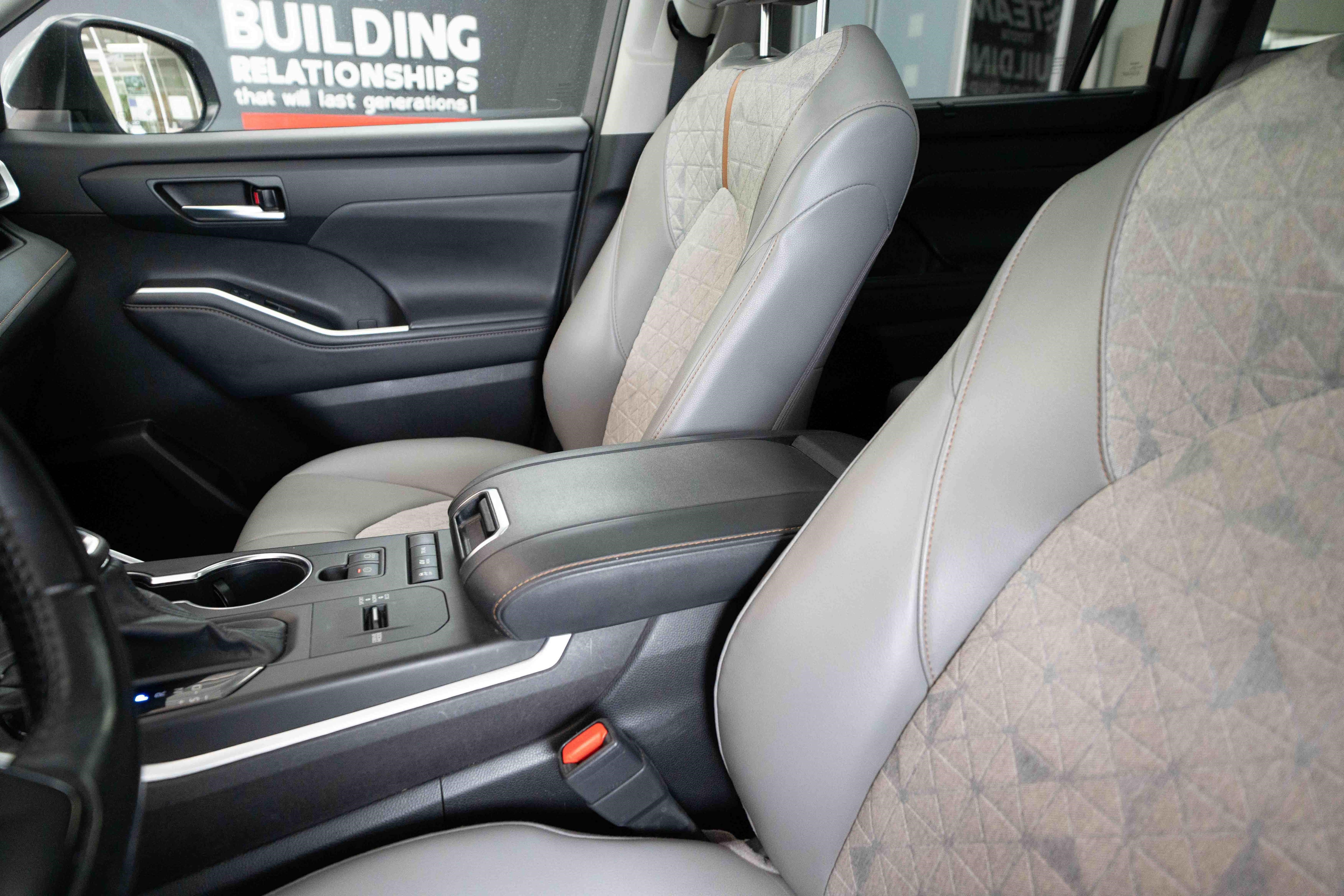 Used 2022 Toyota Highlander Bronze Edition AWD/4WD image 10