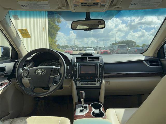 Used 2013 Toyota Camry XLE w/ Convenience Pkg FWD image 3