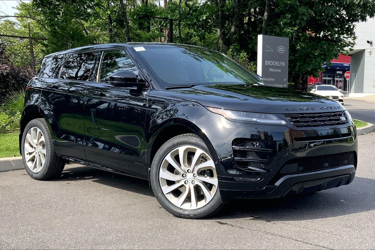 New 2026 Land Rover Range Rover Evoque Hoxton AWD/4WD image 2