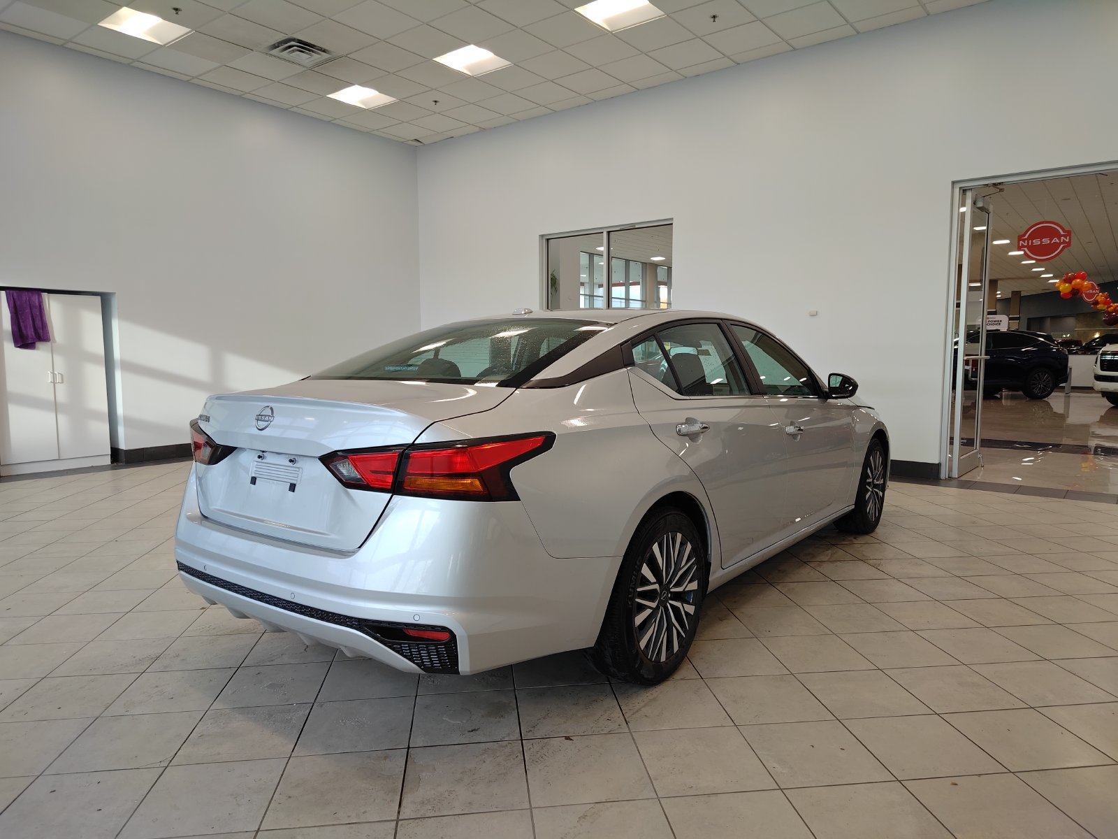 Used 2025 Nissan Altima 2.5 SV FWD image 3