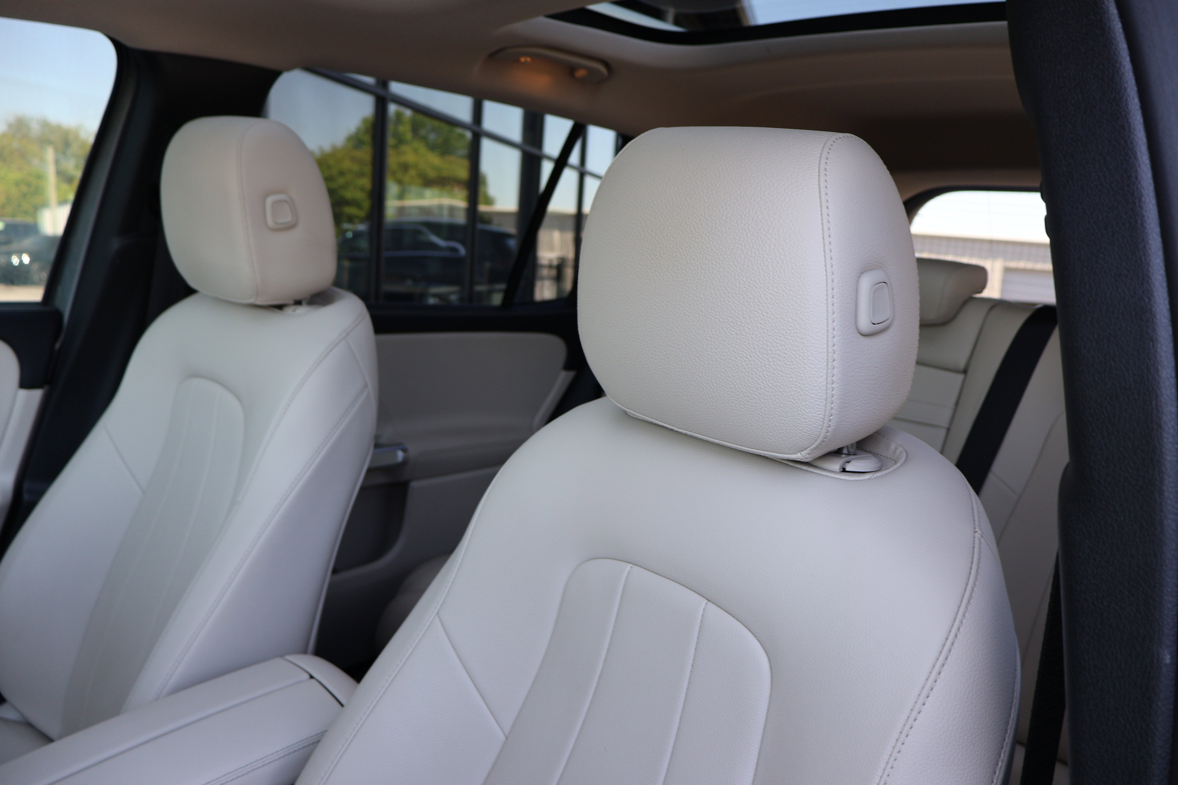 Certified 2022 Mercedes-Benz GLB 250 w/ Premium Package Lite image 11