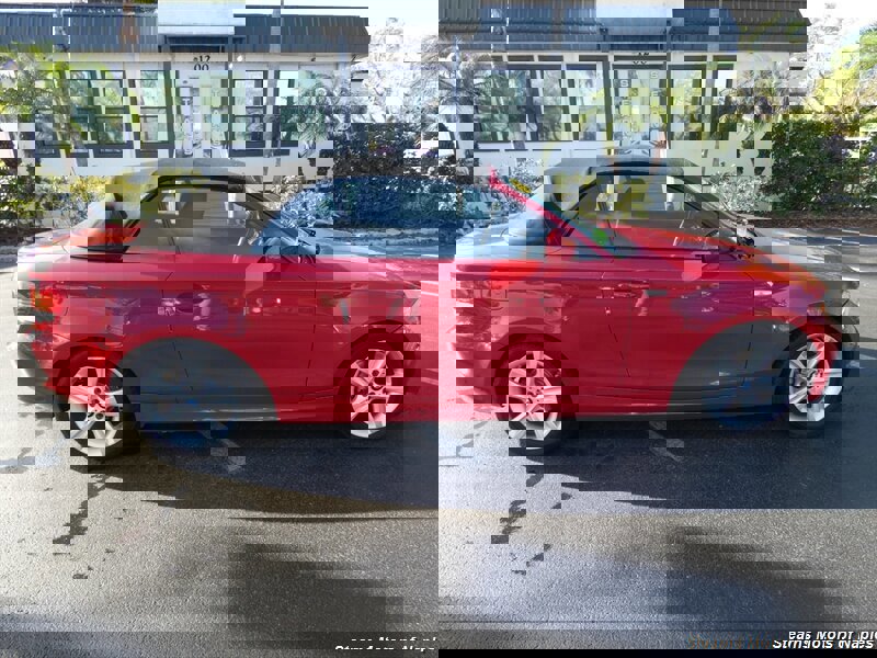 Used 2010 BMW 128i Convertible image 2