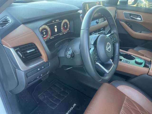 Used 2024 Nissan Rogue Platinum w/ Platinum Premium Package image 9