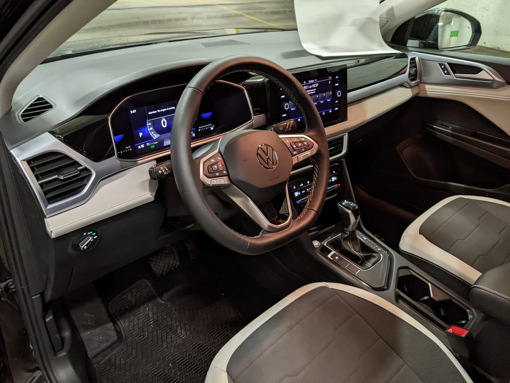 New 2026 Volkswagen Taos SE FWD image 8