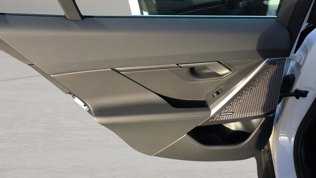 Used 2025 BMW 530i xDrive image 28