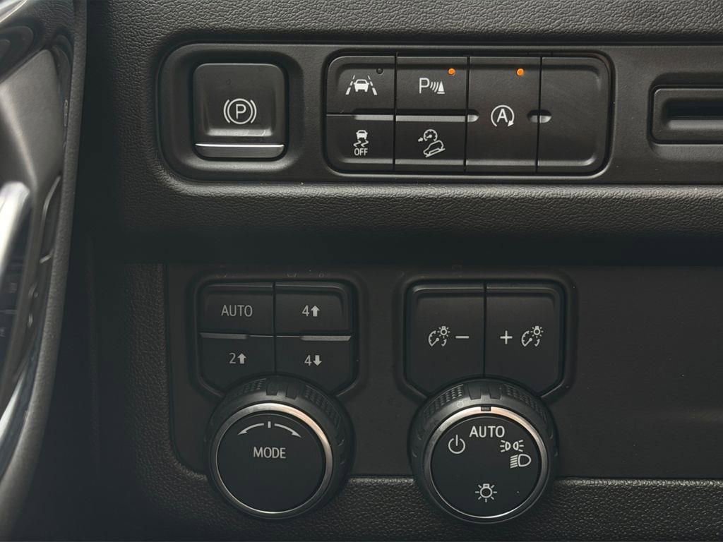 Used 2023 Chevrolet Suburban Premier image 18