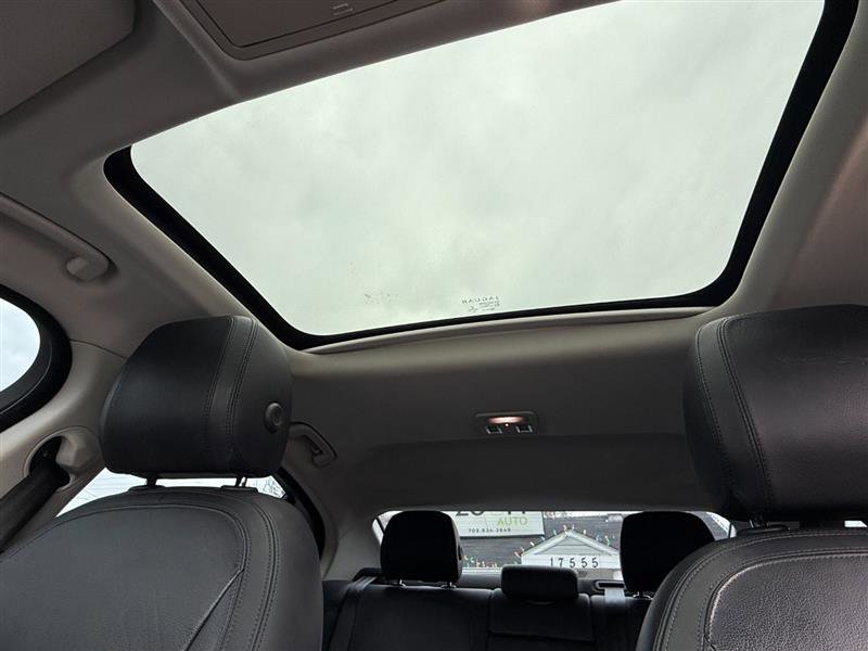 Used 2020 Jaguar XE S image 18