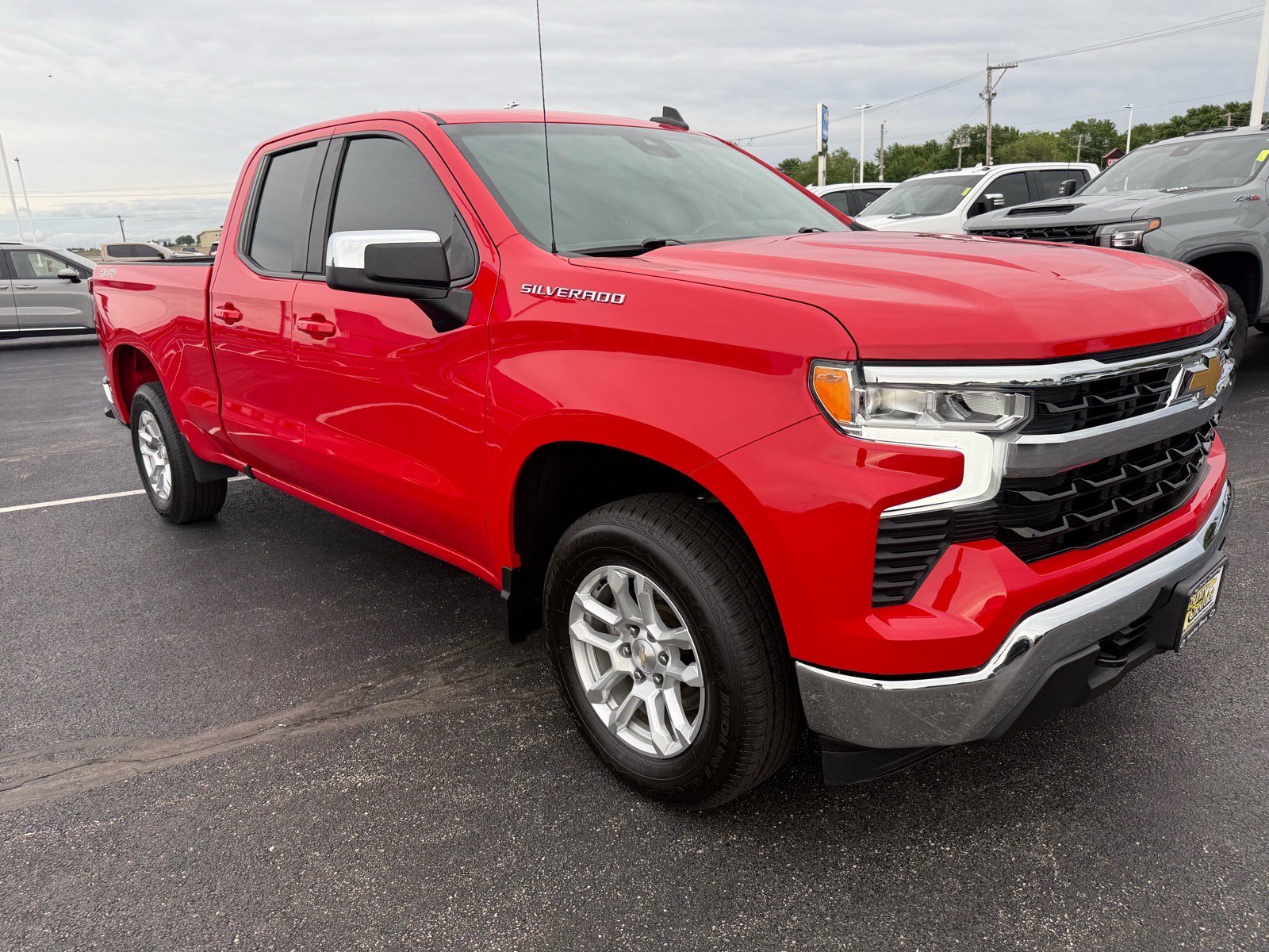 Used 2023 Chevrolet Silverado 1500 LT AWD/4WD image 7