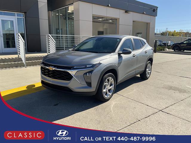 Used 2024 Chevrolet Trax LS w/ LS Convenience Package FWD image 1