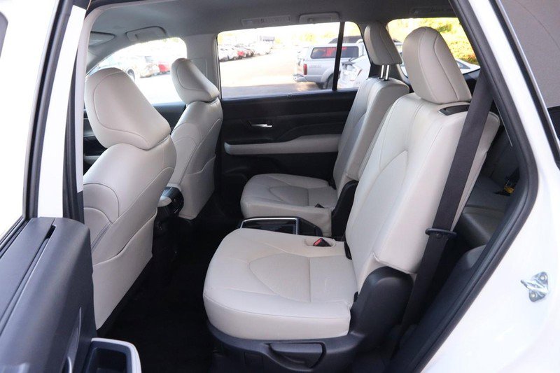 Used 2025 Toyota Grand Highlander AWD image 10