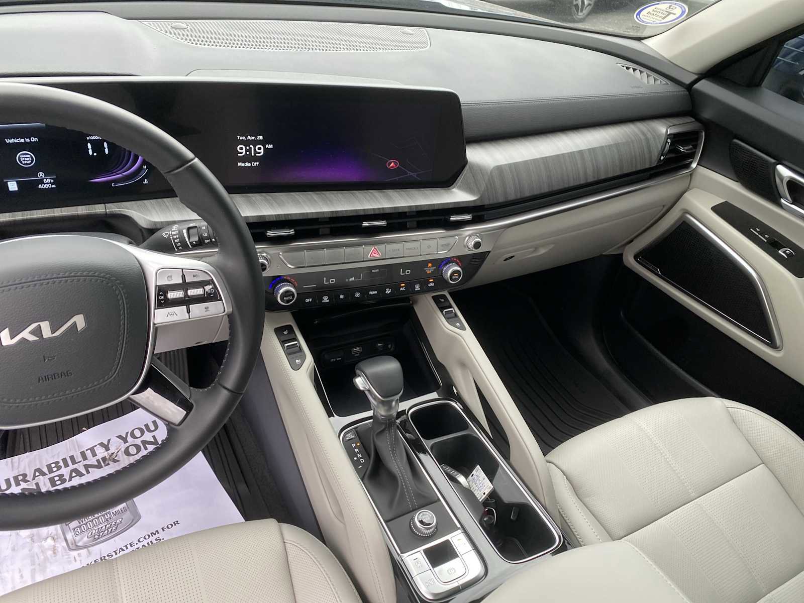 Used 2025 Kia Telluride EX w/ EX Captain's Chair Package FWD image 13