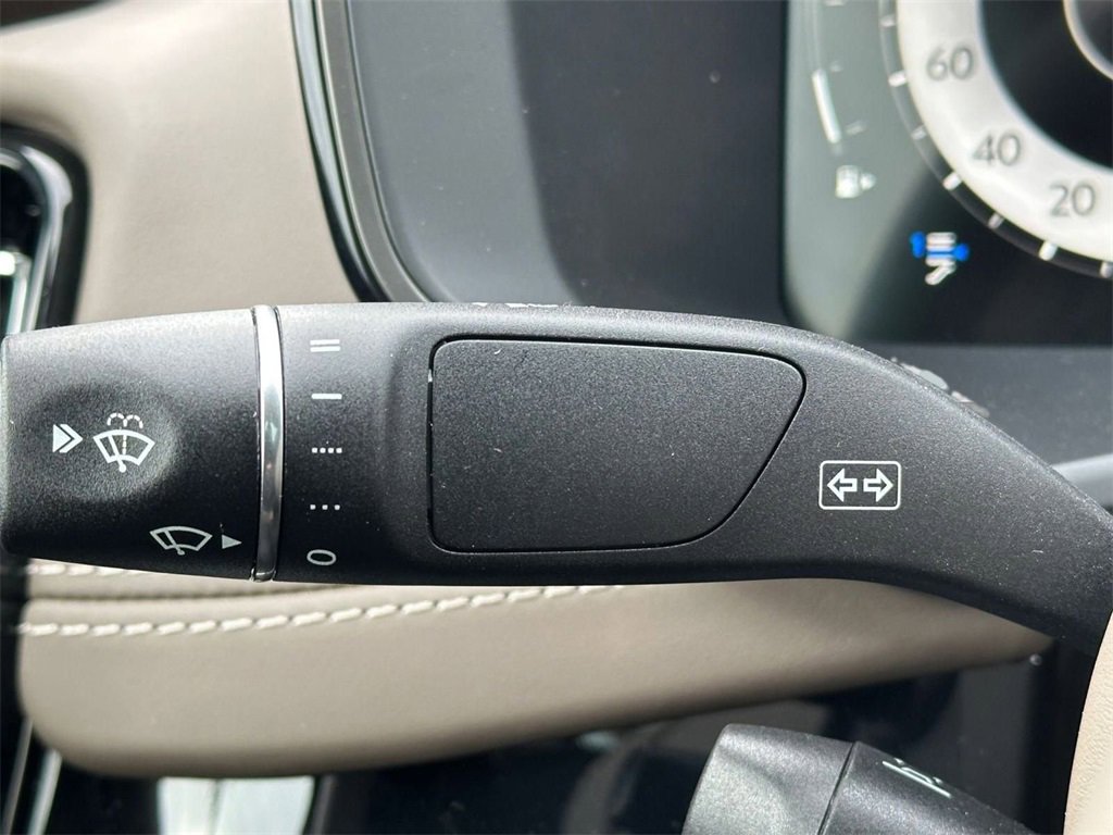 New 2026 Aston Martin DBX 707 image 21