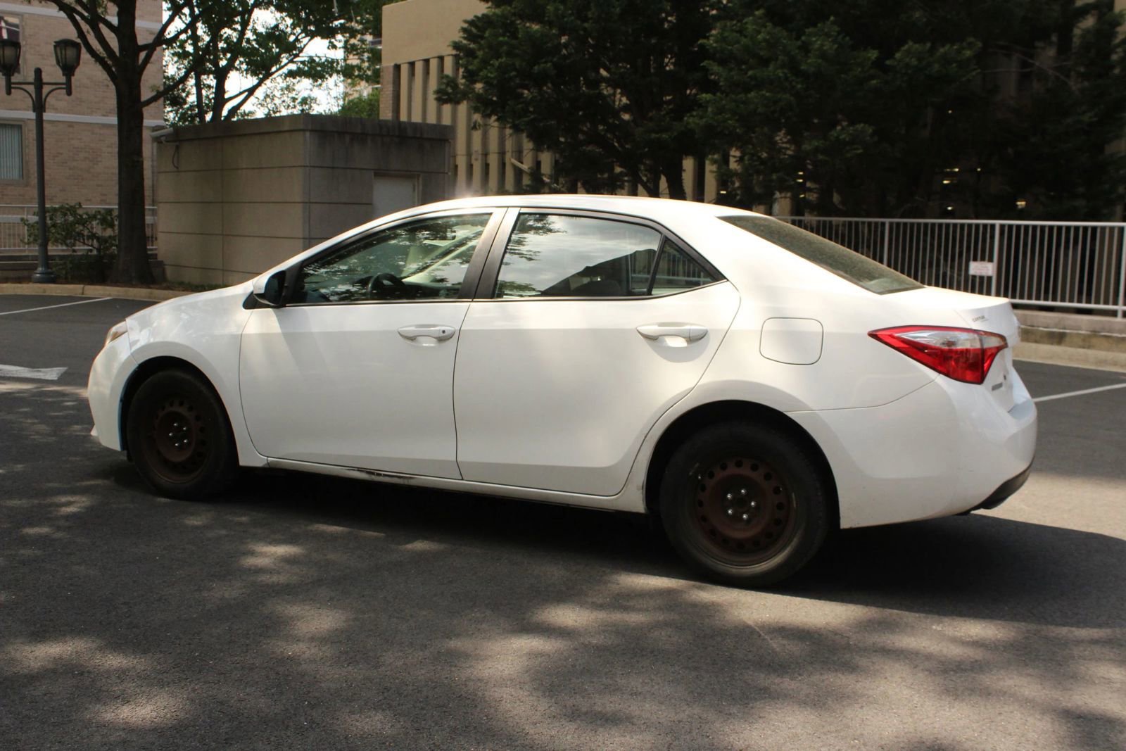 Used 2014 Toyota Corolla LE FWD image 9