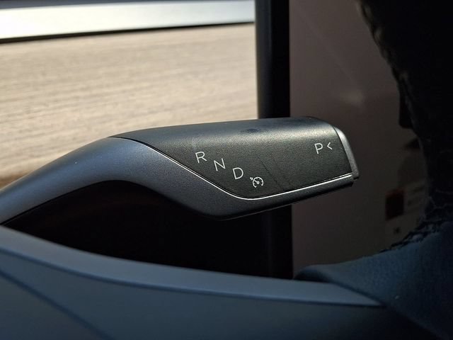Used 2024 Tesla Model Y Long Range AWD/4WD image 17