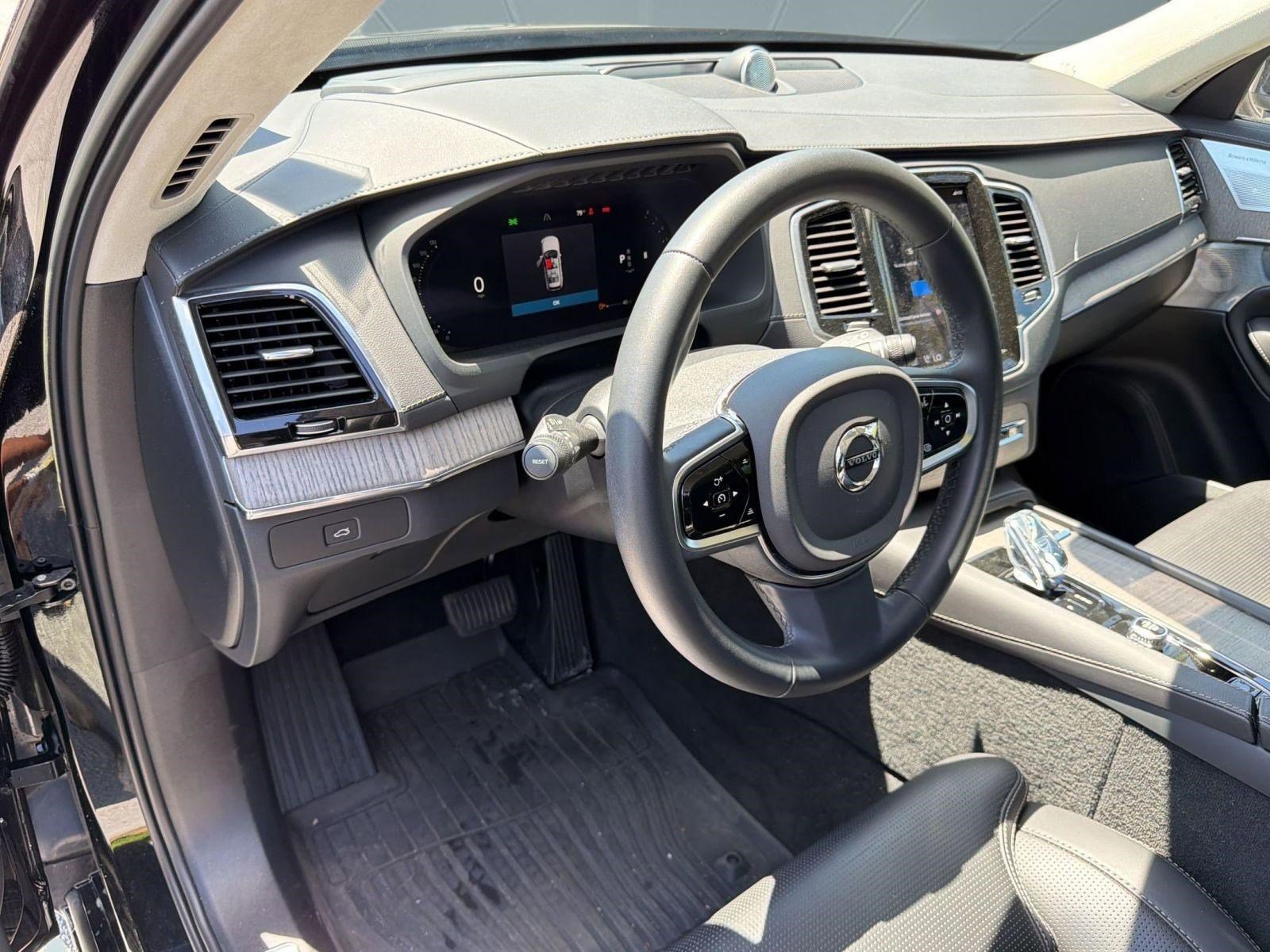 Certified 2023 Volvo XC90 B6 Ultimate w/ Lounge Package AWD/4WD image 4