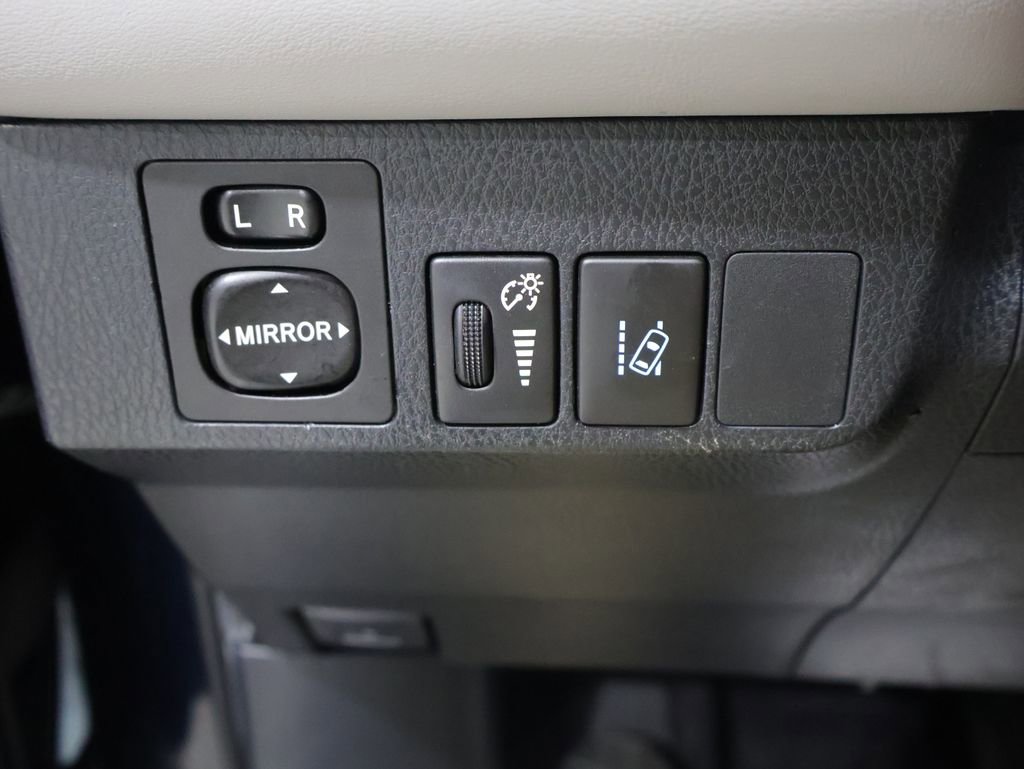 Used 2018 Toyota RAV4 XLE w/ Convenience Package image 31