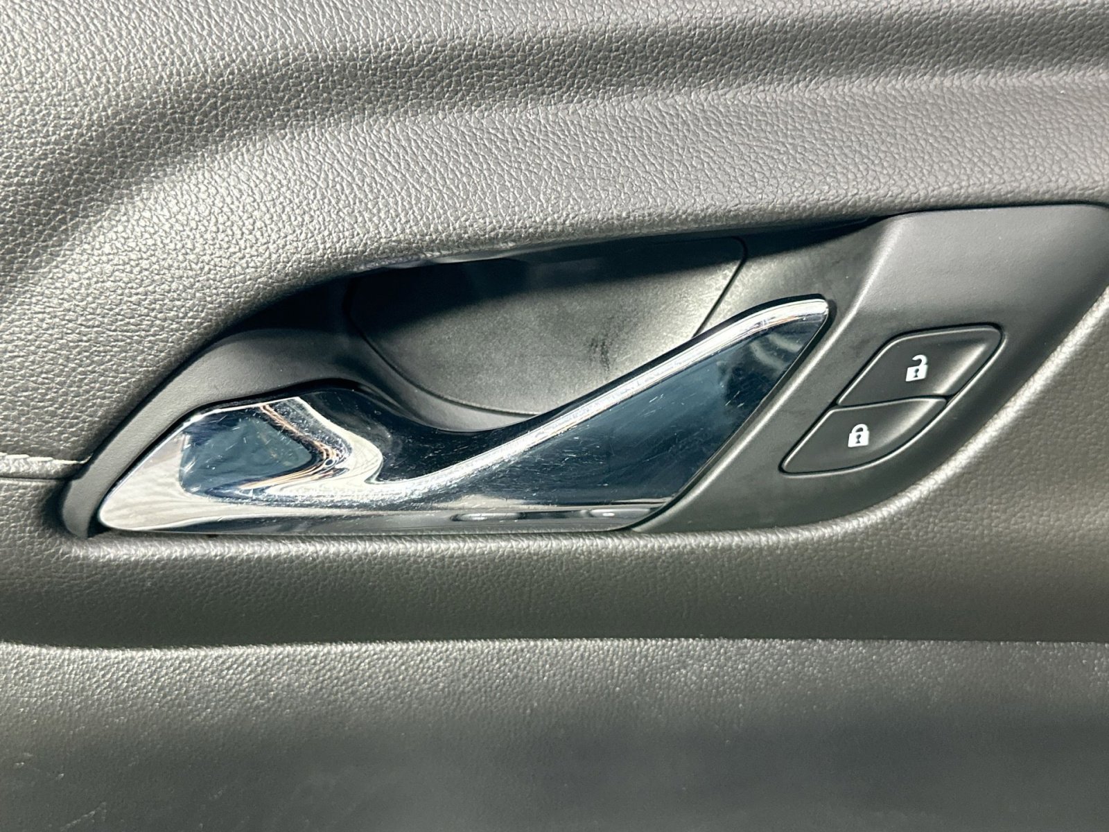 Used 2019 GMC Acadia SLE image 17